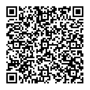 Sapphires-trimming-the-diamonds-rock-splashed-by-sapphire-waves.com QR code