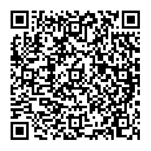 With-this-ring-celebrity-style-stars-the-glamour-and-the-glory.com QR code